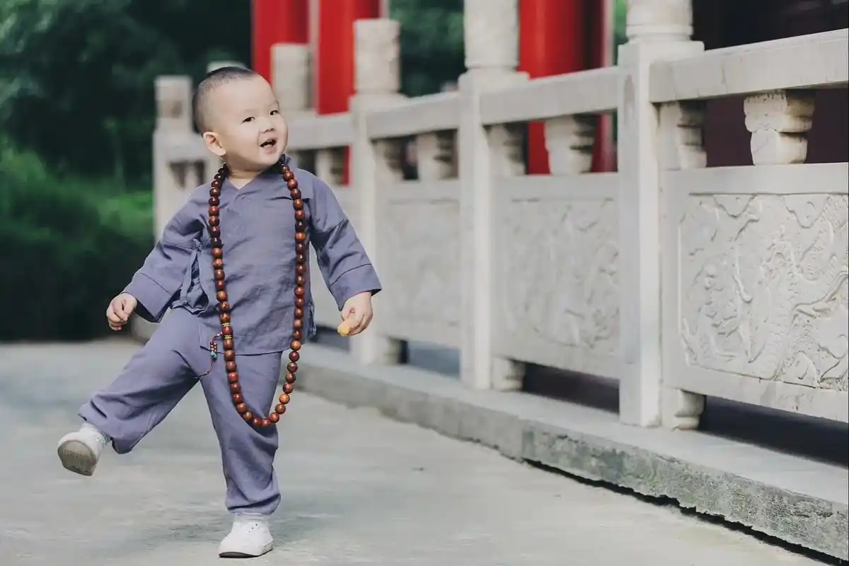 小小和尚,太可爱啦#儿童摄影 #萌娃 #寺庙祈福 #当妈的都 - 抖音