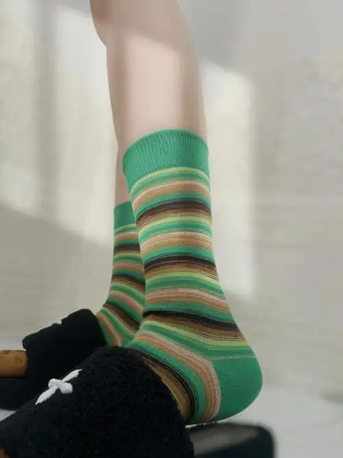 条纹中筒袜