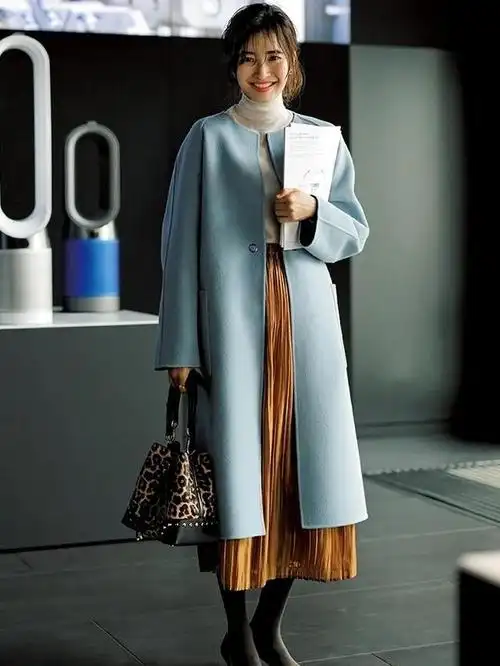 天蓝色配什么颜色好看(今年流行色"灰蓝色"怎么搭?