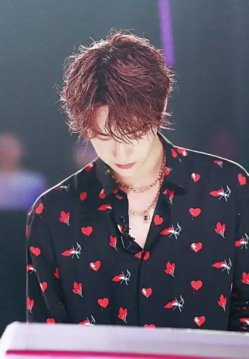 王一博挑染绿发#这个男人怎么什么颜色的头发都可以那么好看果然颜值