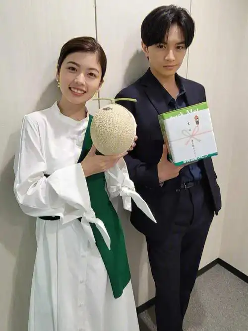 日剧剧照她很漂亮中岛健人和小芝风花