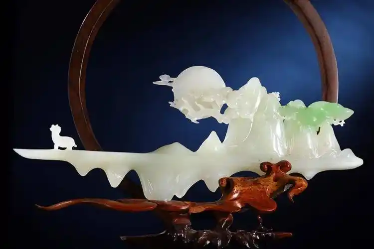 玉雕界各类评奖活动有很多,玉华奖,玉星奖,子岗杯,天工奖,神工奖,百花