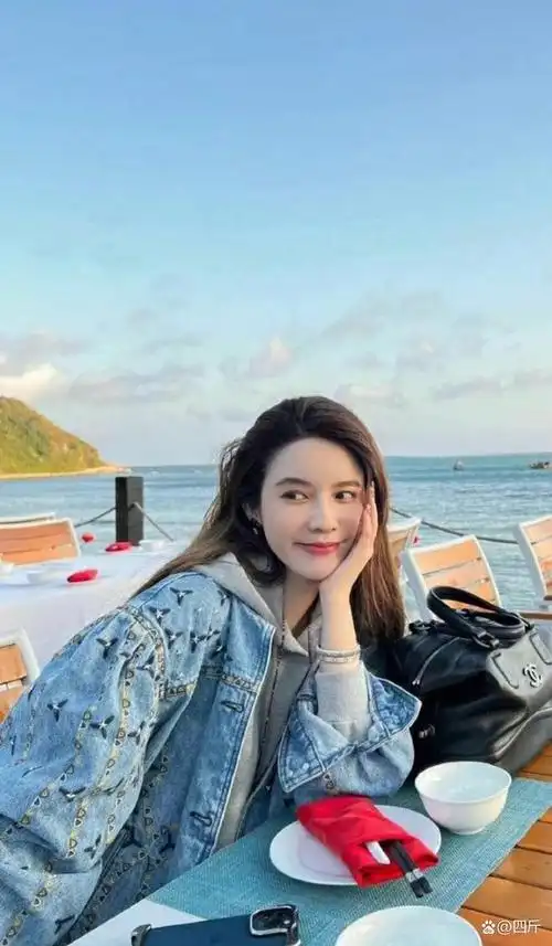 张大奕小号发表言论引热议,网店成"凑单神器",本人上线辟谣