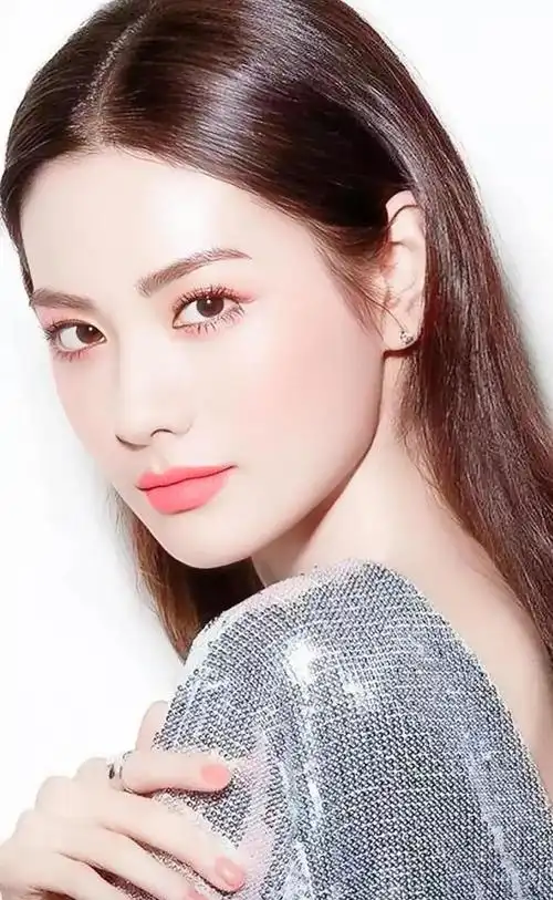 时尚前卫,性感妩媚,魅力无限的林珍娜,甜美可爱的写真照