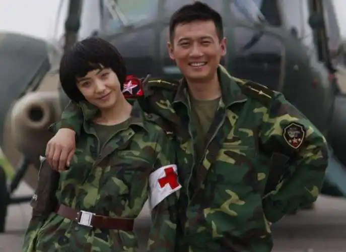 回顾演员徐洪浩:比妻子大10岁,戏里演父女,戏外恩爱幸福惹人羡