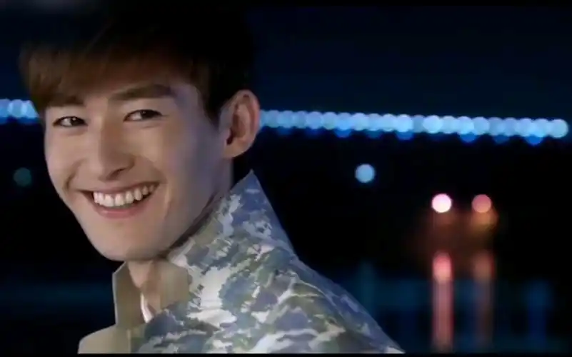 张翰迷之微笑表情包原版视频出处