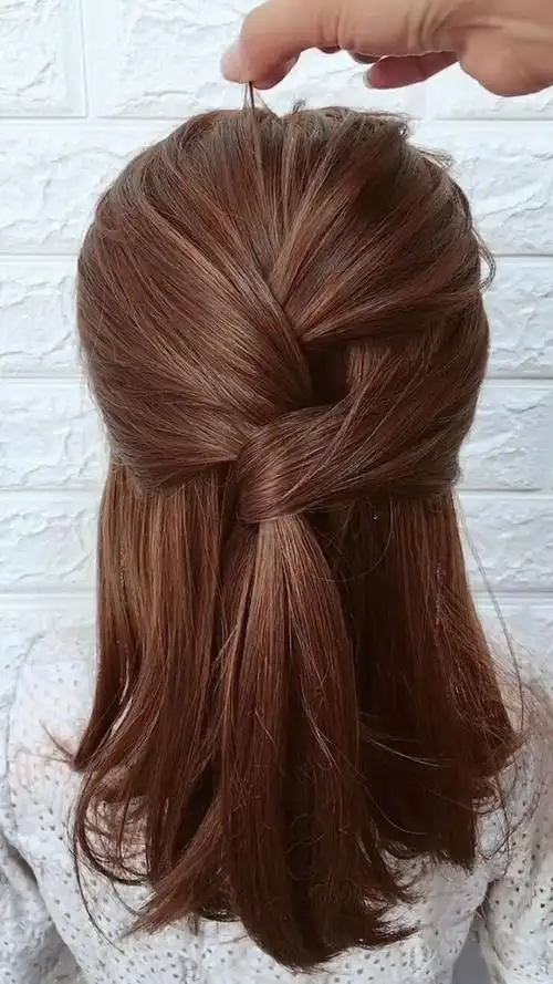 气质披肩发,这样扎特别好看,大家快点学起来吧!