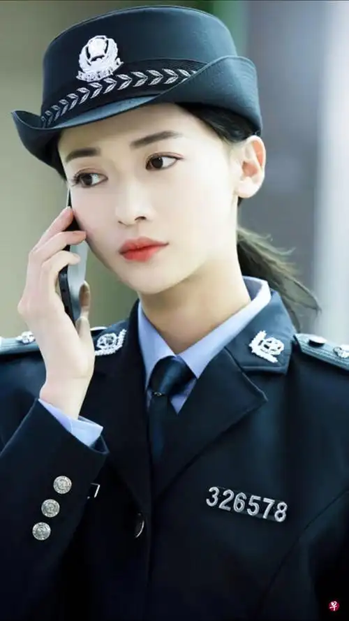 吴谨言在《幸福还会来敲门》中首次演女警.(互联网)