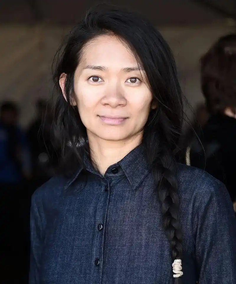 赵婷成获金球奖中国女导演成为华人第一女导演