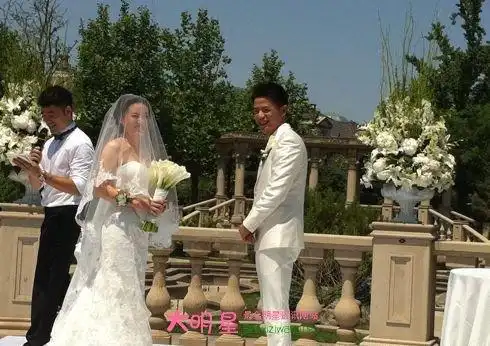 邢佳栋的妻子是谁 邢佳栋妻子资料分享(3)