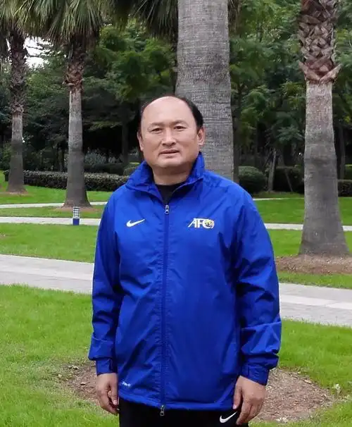 出生于1962年5月30日,现为北京体育大学足球教研室主任,教授,博士生