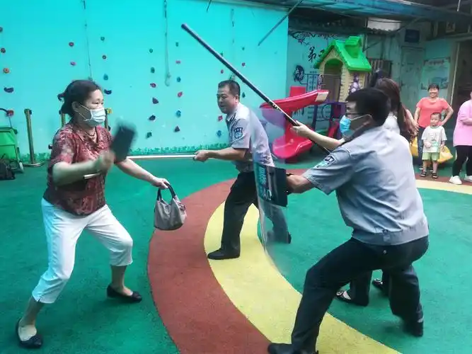 启迪幼儿园教职工防恐防暴演练