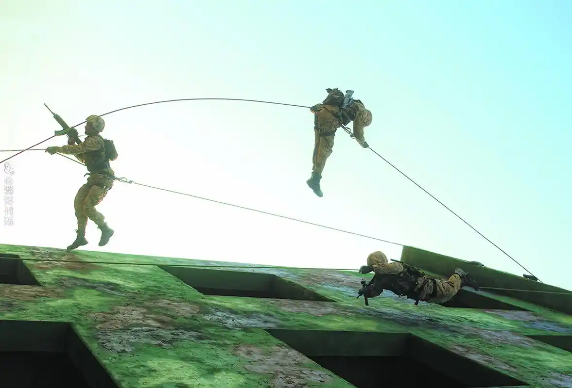 掠影!空降兵某旅侦察专业强化训练