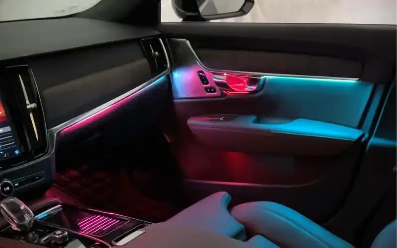 沃尔沃s90升级动态光影氛围灯