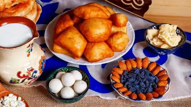 今天我们将制作一款新疆哈萨克族的传统美食——包尔萨克.