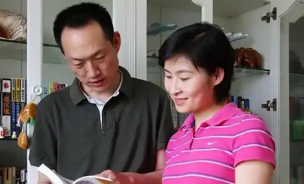 学院的刘洋顺利地成为了一名在役飞行员,同时也遇到了他的爱人张华