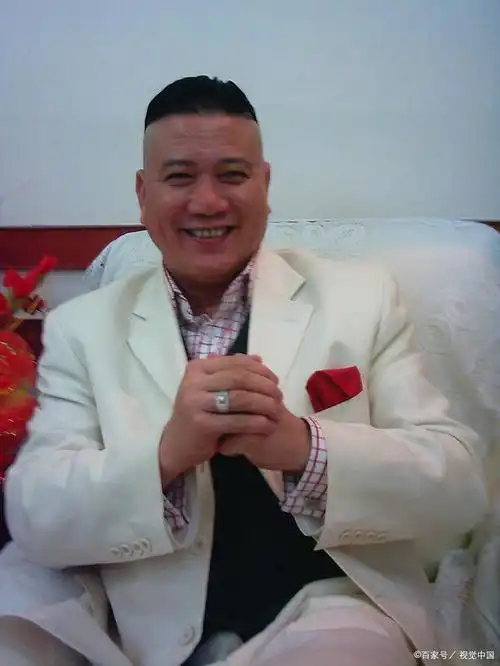 万梓良:昔日大哥风光不再,投资失败后形容枯槁,至今仍为钱奔波