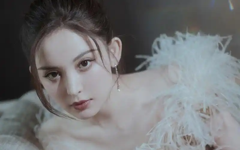 古力娜扎性感柔美写真桌面壁纸