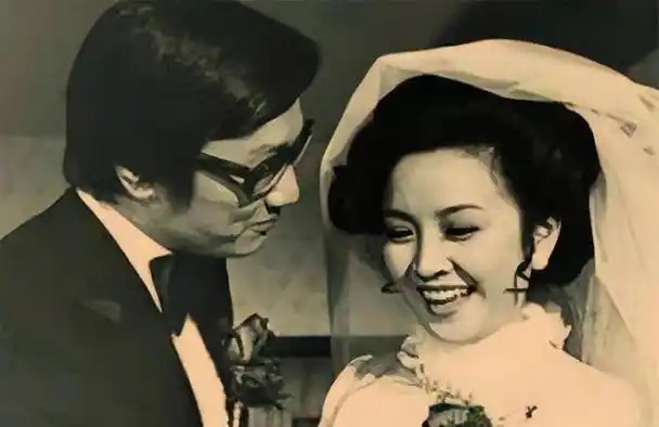 被大49岁的谢贤养了12年拿2000万分手费走人的coco如今怎样了