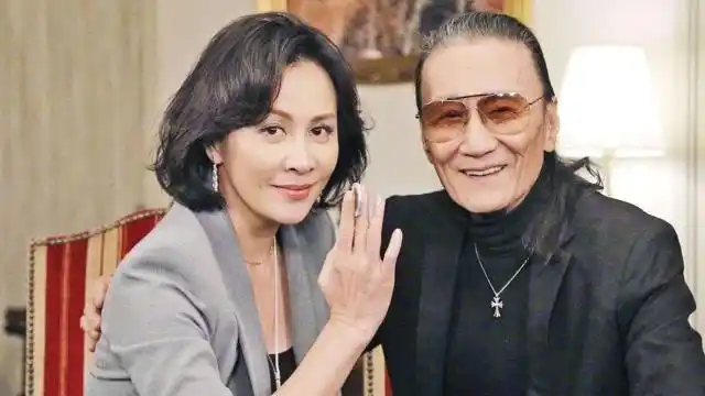 谢贤和刘嘉玲旧照曝光,没想到不戴眼镜的谢贤这么帅