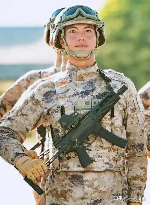 星空迷彩上新蛙服亮相