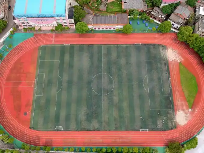 p>临武二中,始创于1981年,原名西城中学,1992年搬到现址.