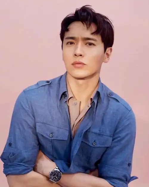 高云翔阿那亚被偶遇,发福发腮皱纹明显,疑带二胎儿出门旅游!