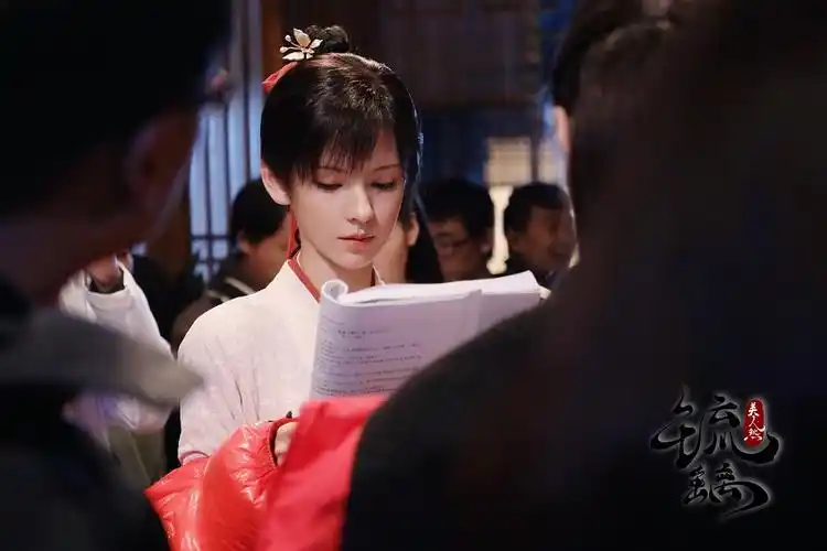 张予曦琉璃美人煞造型曝光古装扮相清新脱俗灵气十足