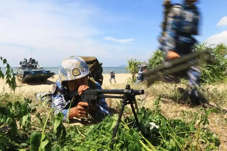 5 海军陆战队演练抢滩登陆阵势宏大