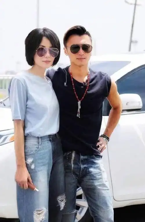 54岁王菲从大理赶回北京,疑为小男友谢霆锋庆生,锋菲恋甜吗?