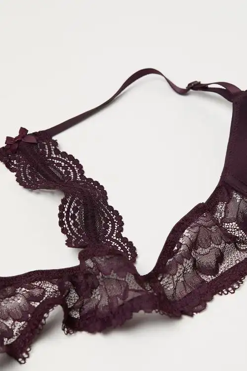 蕾丝装饰强力聚拢文胸