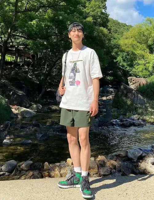 "腿细"的男生怎么穿短裤才好看?跟时尚博主学搭配,简约又帅气