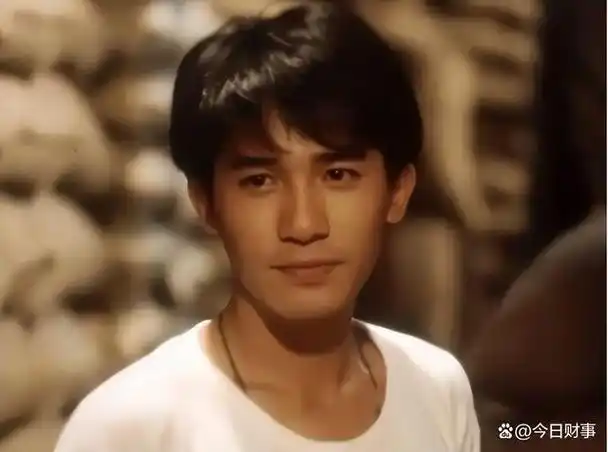 事实证明61岁久居日本的丁克一族梁朝伟早已选择了另一种人生