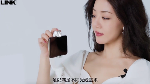 邓家佳白裙美出新高度!推荐浩瀚卓越v2手机稳定器