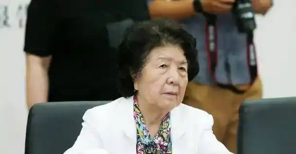 她是新中国首位女省委书记,对江西经济贡献巨大,晚年专注于公益_万绍