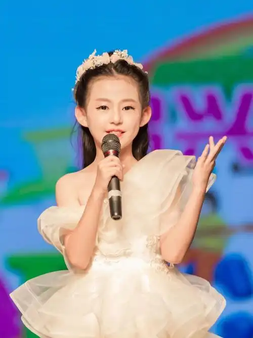 小兰花明晚播出试镜小主持人高梦璇10岁