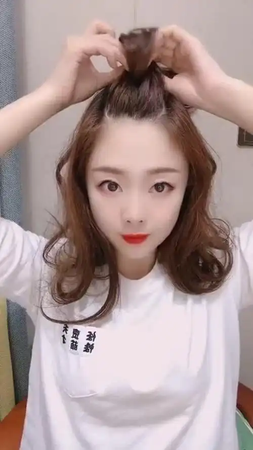 今年最流行的半披发型扎法,省时省力好打理,懒人的最爱