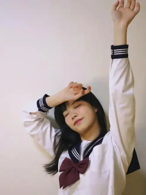 jk拍照今天发个小甜妹