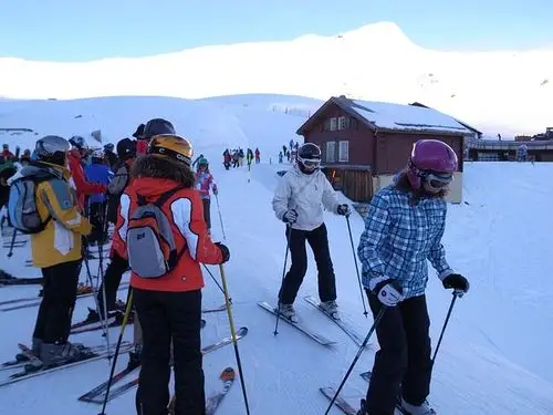 酷爱滑雪的瑞士人