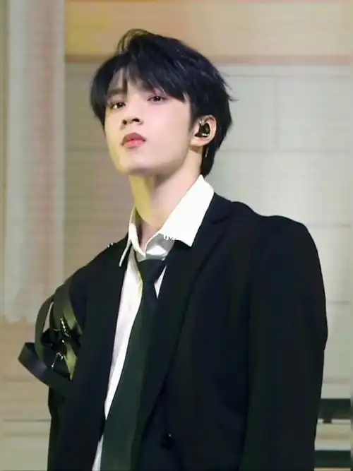 绝美舞台照#tnt时代少年团  #刘耀文  #时代少年团刘耀文  #舞台