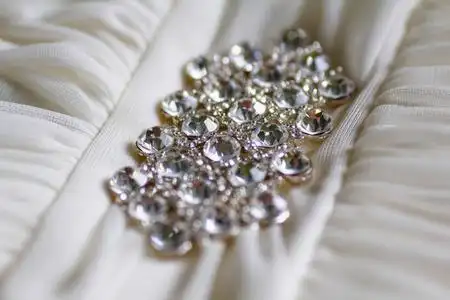 鲍比钻石装饰的衣服,水钻,钻石的光泽明亮在 s照片