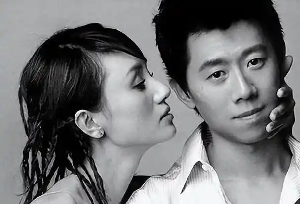 夏雨婚礼未请父亲婚后与母亲算账妻子袁泉心疼不已