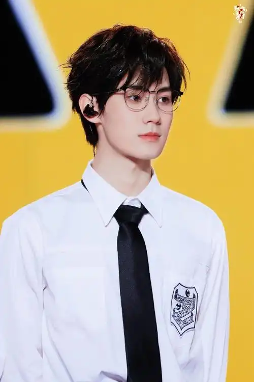 帅是他的命    @时代少年团-张真源  #今日星拍放送