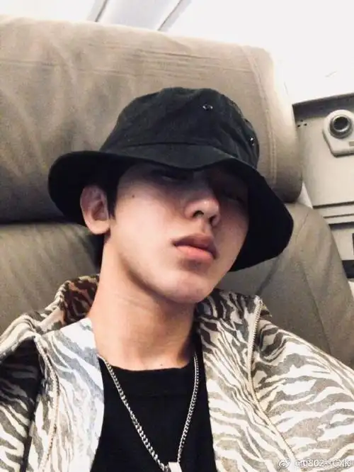 一些超有kun味的自拍哇    #蔡徐坤#ride or die -蔡徐坤