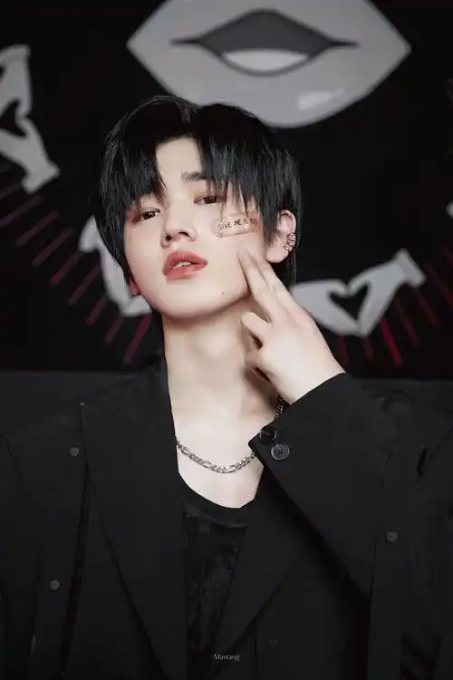 你认为宋亚轩的实力颜值怎么样