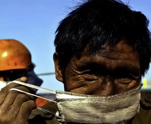 能哭着吃饭的人,一定能坚强活下去,愿每个人都被世界温柔以待
