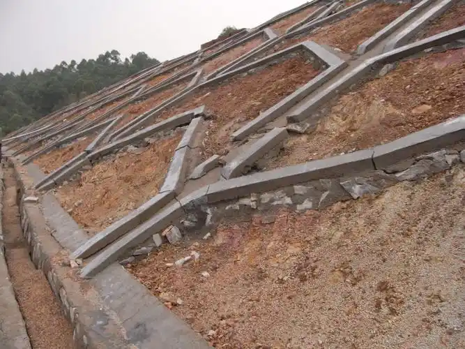 【警示】很危险的边坡滑坡现场图片