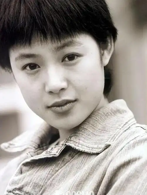 周韵:嫁二婚姜文成后妈,被继女厌婆婆嫌,18年后却成全家团宠