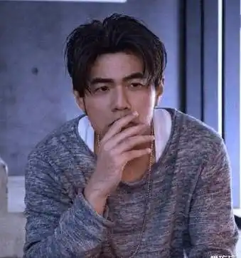 杨幂周杰伦十年前合影被扒青涩模样整没整容一目了然