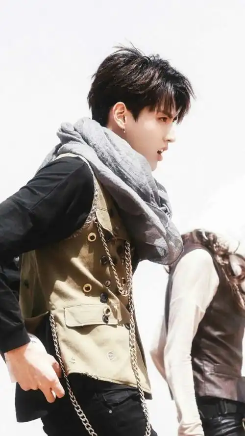 如何评价吴亦凡的身材?